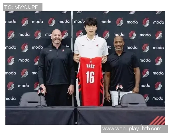 美媒称杨瀚森逐渐融入球队与夏普默契如开拓者的申京与阿门